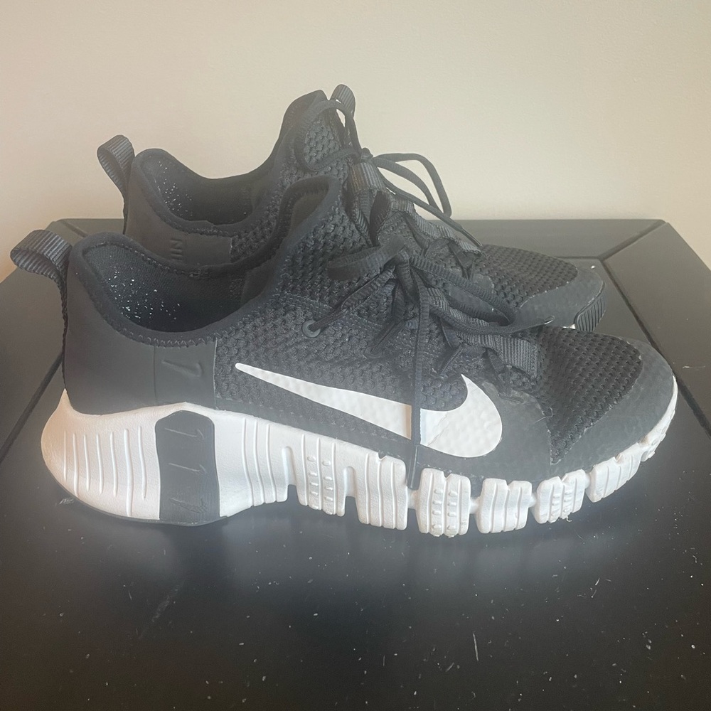 Nike Free Metcon 4 black/white mens size 12.5 great condition worn a few times